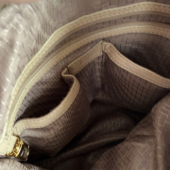 Cole Haan Amalfi beige Pleated Leather Large Hobo Bag Purse Tassel Zipper Pull - Picture 13 of 16